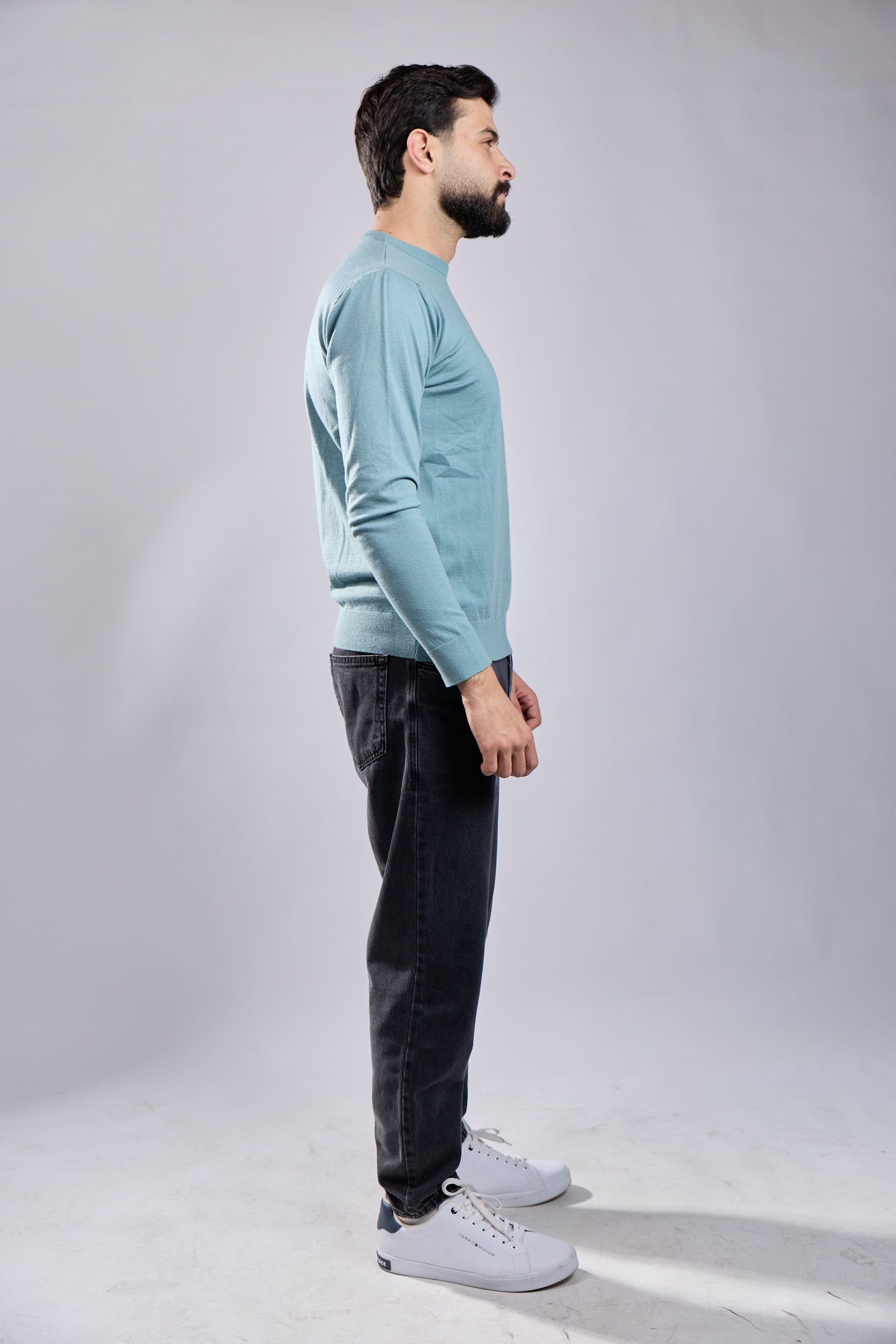 Lightweight Crew Neck Knit Sweater